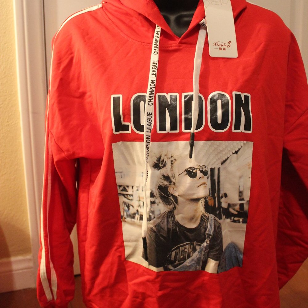 Woman long sleeve hooded shirt